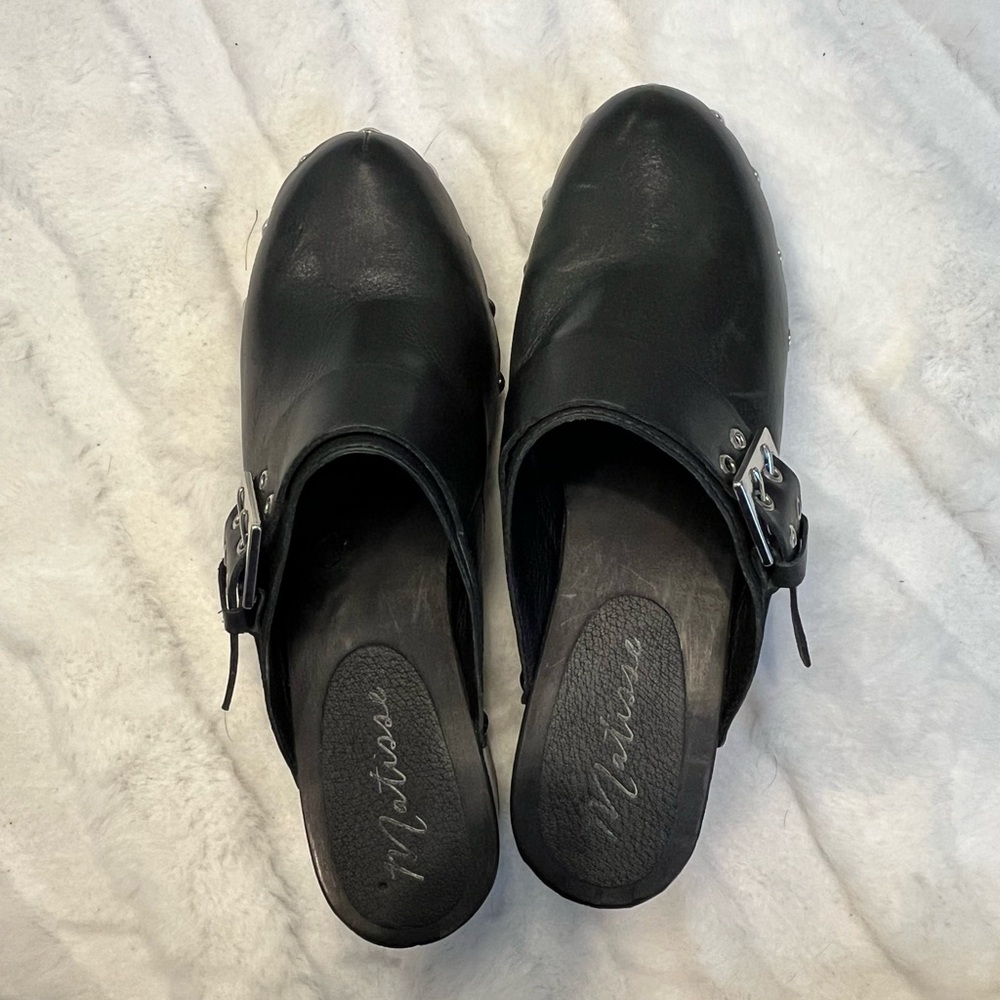 Matisse Women's Black Buckle Shoes